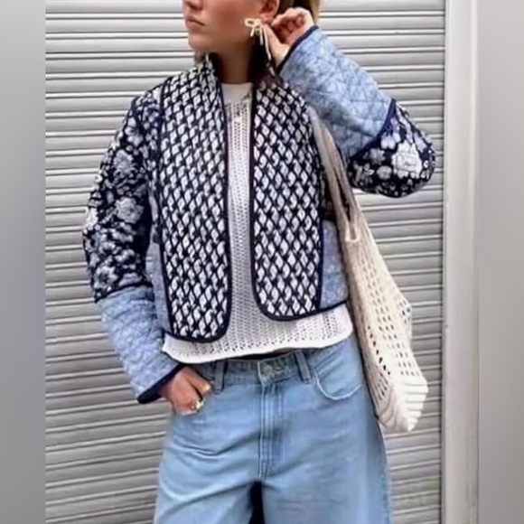New Women's Floral Quilted Cropped Puffer Jacket - Blue & White Pattern - Picture 1 of 11